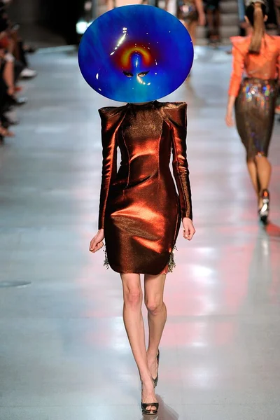 Look 15